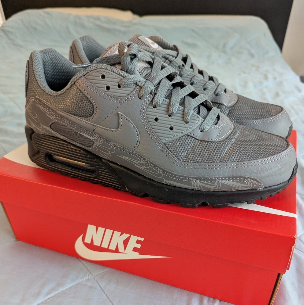 Nike Men's Gray Sneakers